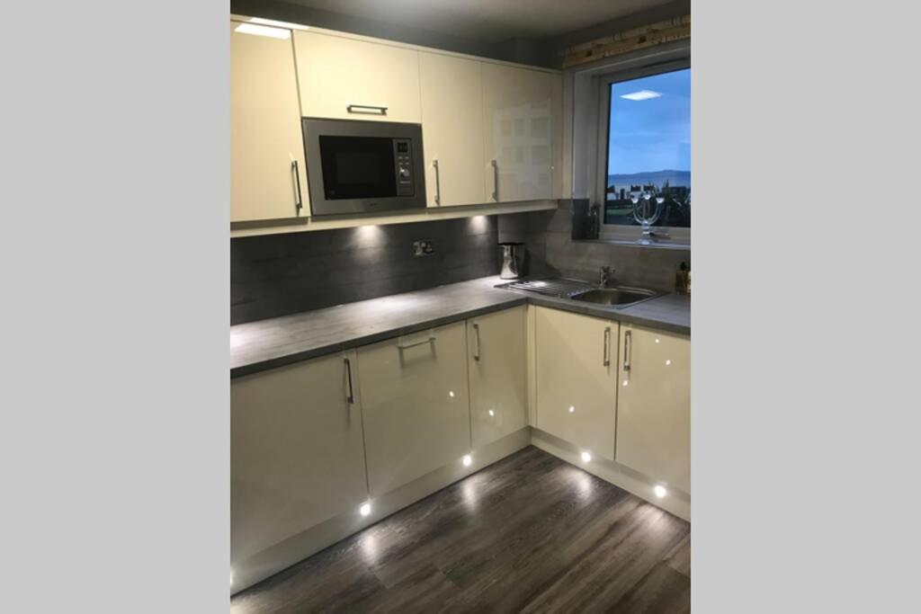 Largs Sea Front, Modern Apartment المظهر الخارجي الصورة