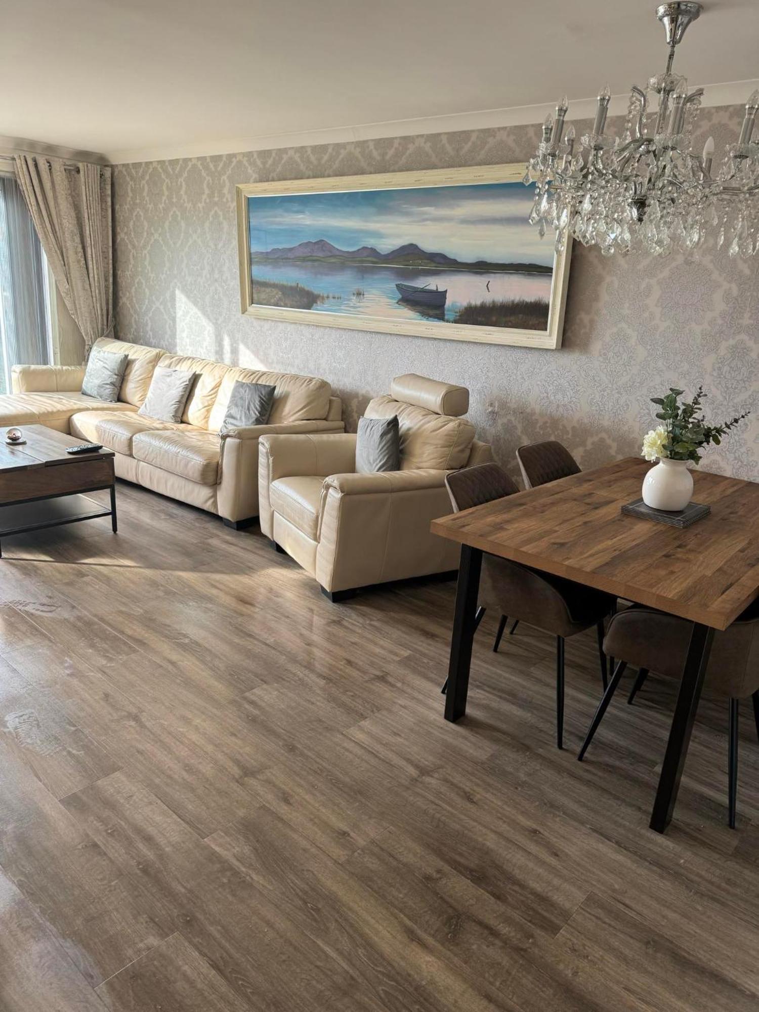 Largs Sea Front, Modern Apartment الغرفة الصورة