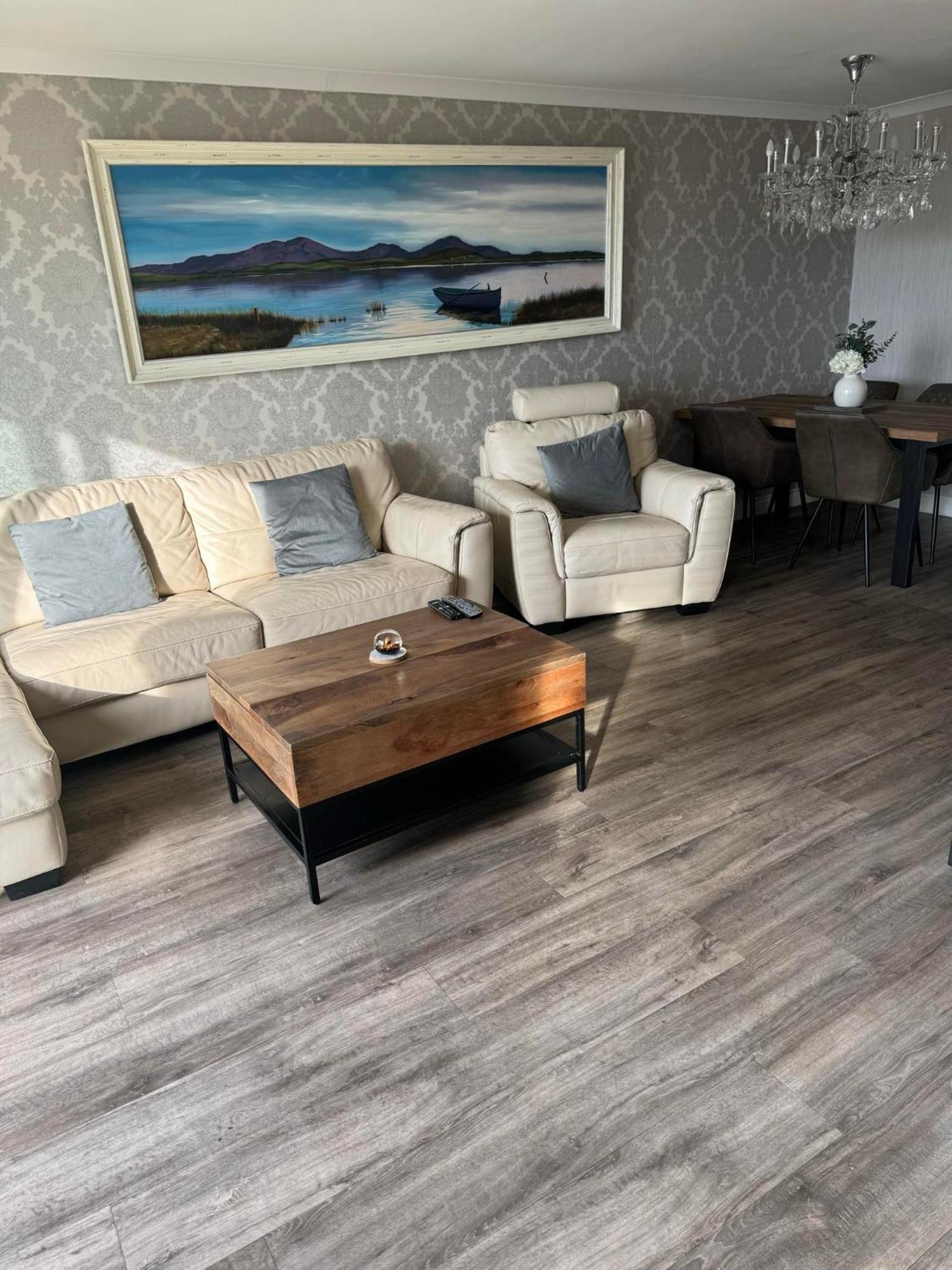 Largs Sea Front, Modern Apartment المظهر الخارجي الصورة