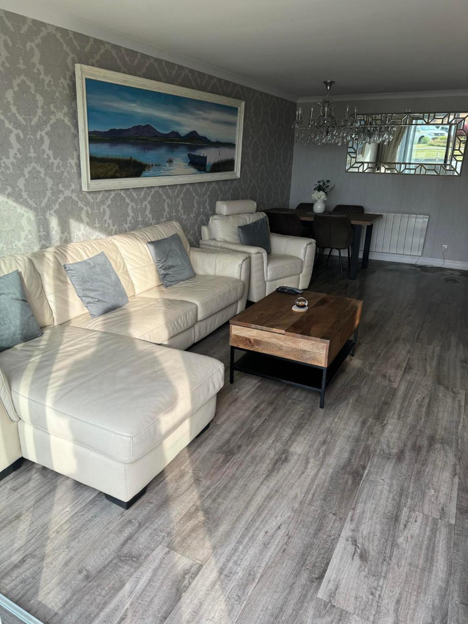 Largs Sea Front, Modern Apartment الغرفة الصورة